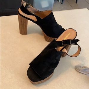 Peep toe black/wood Express heels in 10